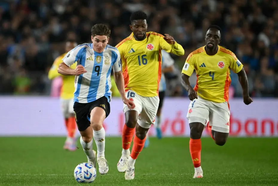 Davinson Sanchez'e Arjantinli dünya yıldızından olay söz: Maç karıştı, Galatasaray taraftarı pişman etti - 4