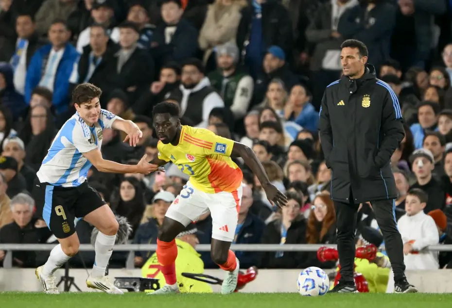 Davinson Sanchez'e Arjantinli dünya yıldızından olay söz: Maç karıştı, Galatasaray taraftarı pişman etti - 2