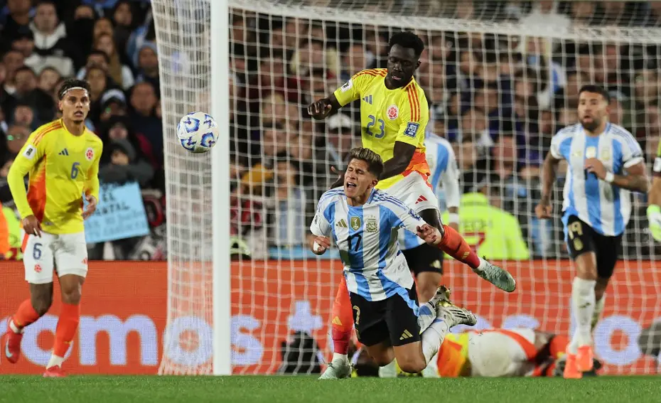 Davinson Sanchez'e Arjantinli dünya yıldızından olay söz: Maç karıştı, Galatasaray taraftarı pişman etti - 5