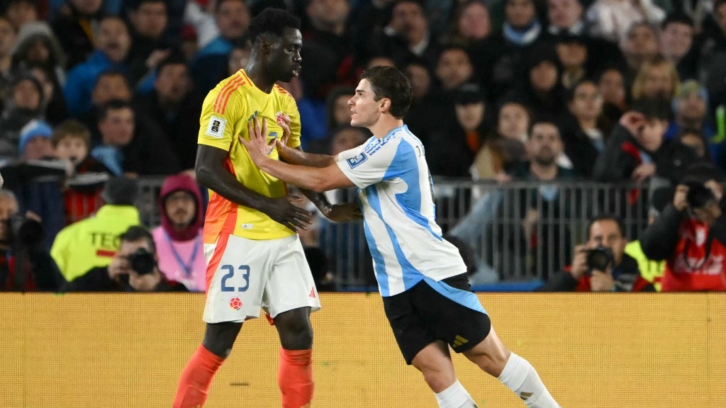 Davinson Sanchez'e Arjantinli dünya yıldızından olay söz: Maç karıştı, Galatasaray taraftarı pişman etti