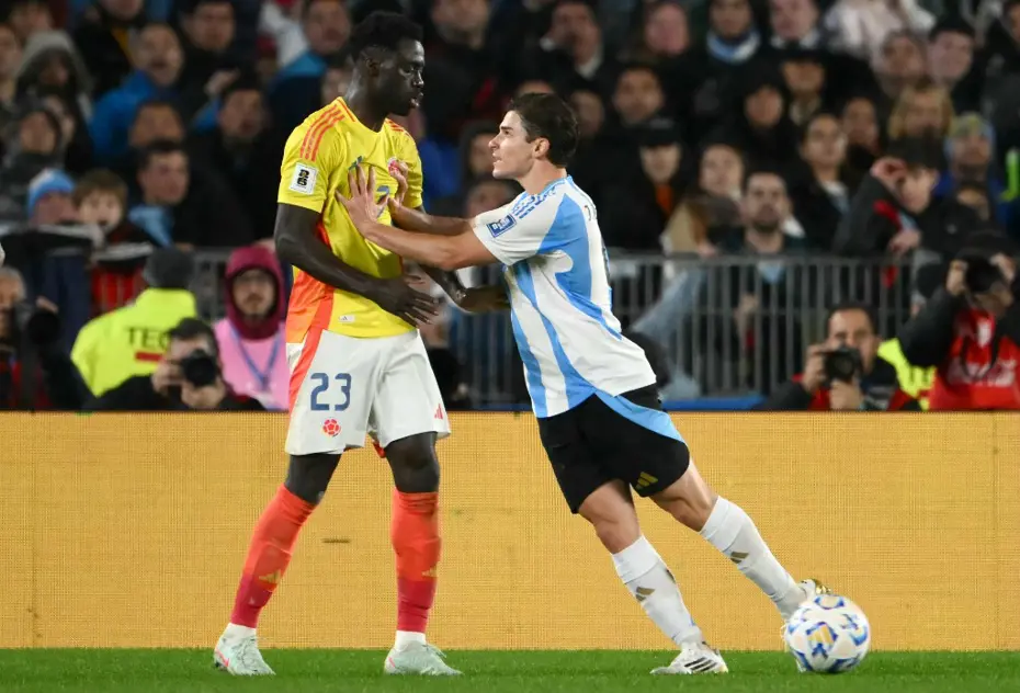 Davinson Sanchez'e Arjantinli dünya yıldızından olay söz: Maç karıştı, Galatasaray taraftarı pişman etti - 3