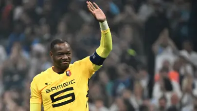 Steve Mandanda uzun bir kariyerin ardından sahalara veda etti