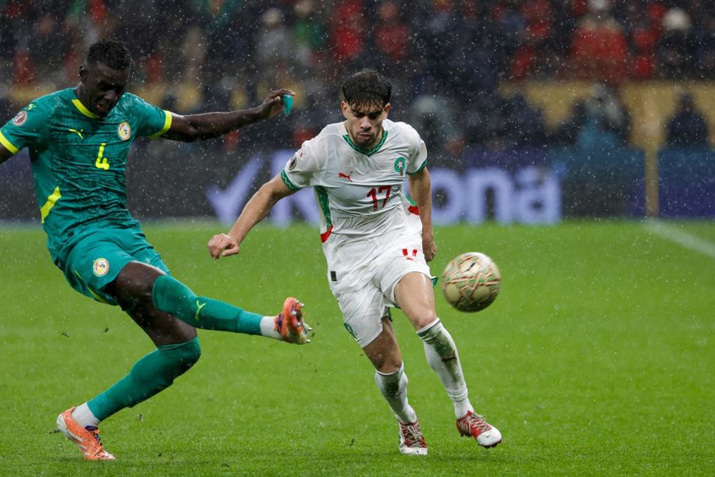 Senegal ve Fas oyuncuları sahada