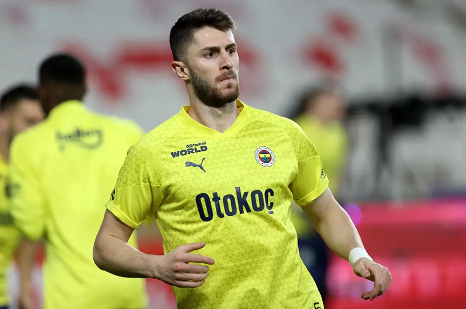 Fenerbahçe ile bir kez daha masaya oturuyor: Maaşını 4'e katlayacak - 6 Fenerbahçe ile bir kez daha masaya oturuyor: Maaşını 4'e katlayacak - 6