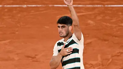Carlos Alcaraz set vermeden yarı finale yükseldi