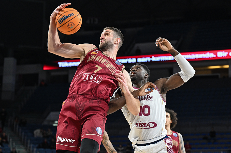 Galatasaray 25 sayı öne geçtiği maçı kaybetti