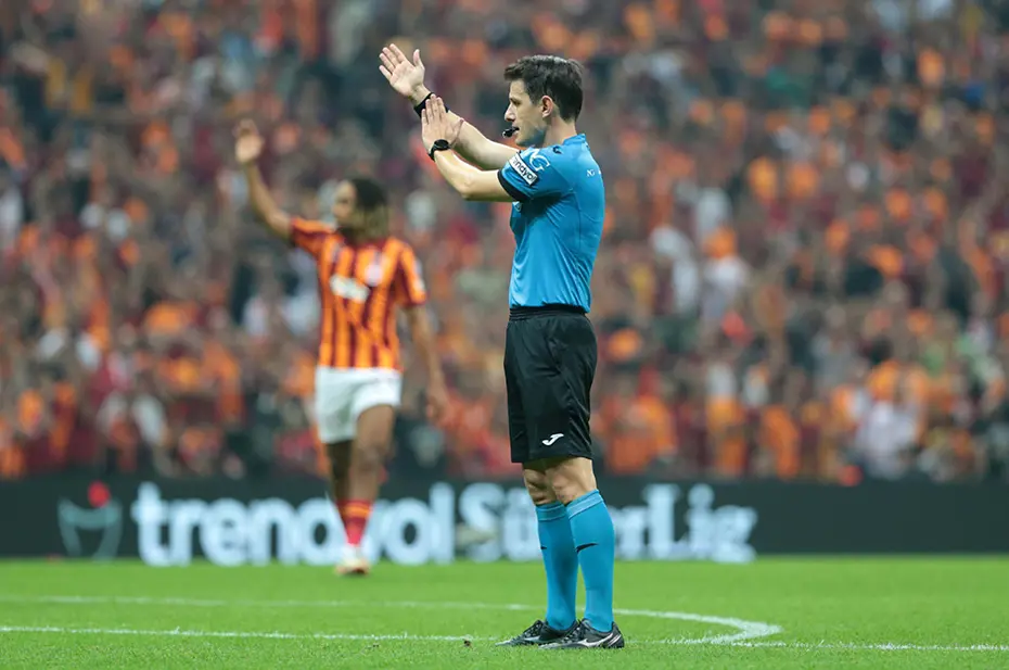 Fırat Aydınus derbinin tartışmalı pozisyonlarını yorumladı: "Neden hücum faul verildi anlamadım" - 5