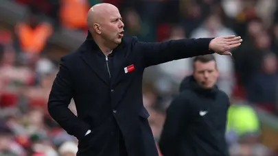 Arne Slot, Liverpool'lu yıldızın biletini kesti