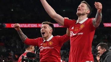 "Weghorst ile sürekli birbirimizle dalga geçiyoruz. Ona, 'Günaydın aptal' diyorum"