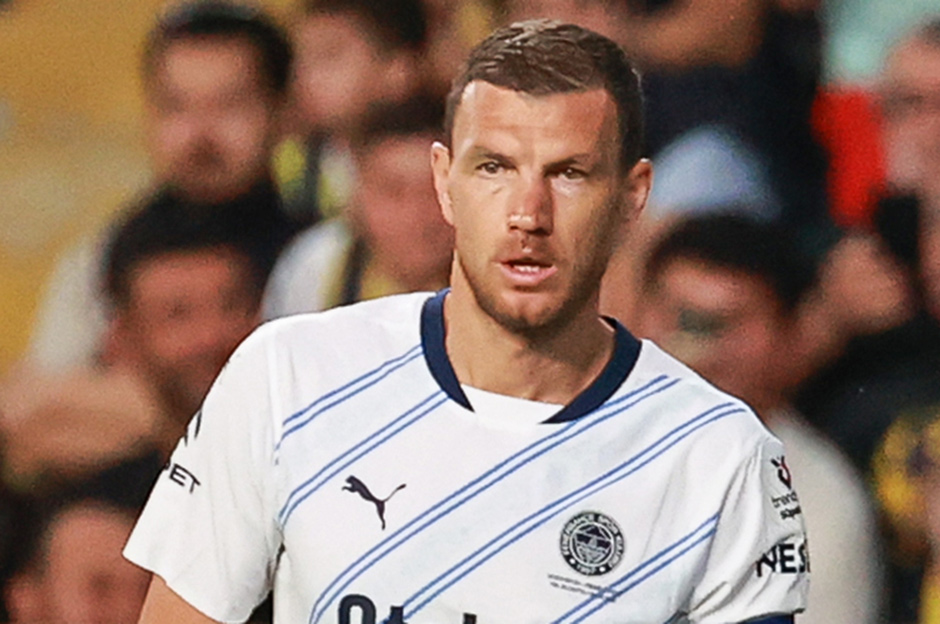 Fenerbahçe'ye veda eden Edin Dzeko, İstanbul'dan ayrıldı