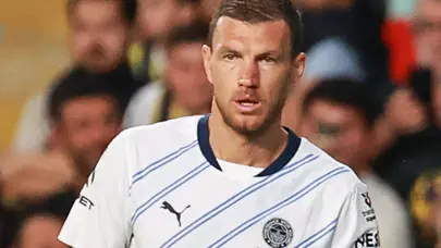 Fenerbahçe'ye veda eden Edin Dzeko, İstanbul'dan ayrıldı