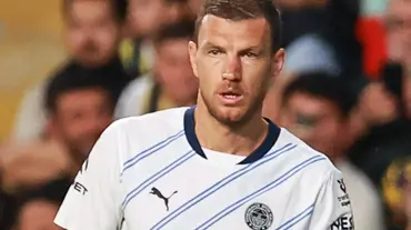 Fenerbahçe'ye veda eden Edin Dzeko, İstanbul'dan ayrıldı