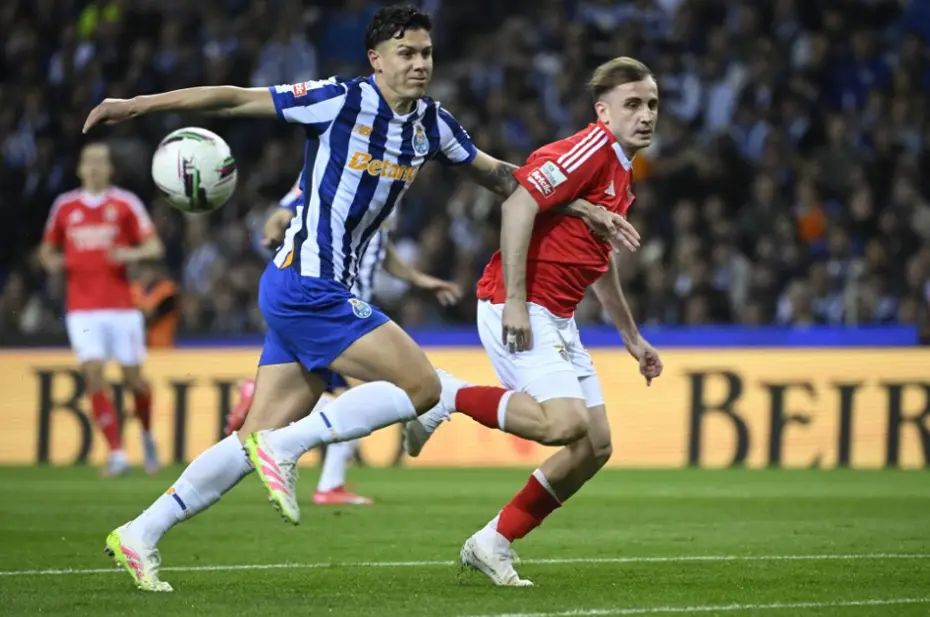 Tarihi Porto zaferine Kerem Aktürkoğlu damgası: Gol olup yağdılar, 24 kez... - 3 Tarihi Porto zaferine Kerem Aktürkoğlu damgası: Gol olup yağdılar, 24 kez... - 3