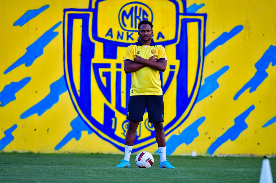 Ankaragücü'ne Jamaikalı sol açık; 4 yıllık imza attı - 1 Ankaragücü'ne Jamaikalı sol açık; 4 yıllık imza attı - 1