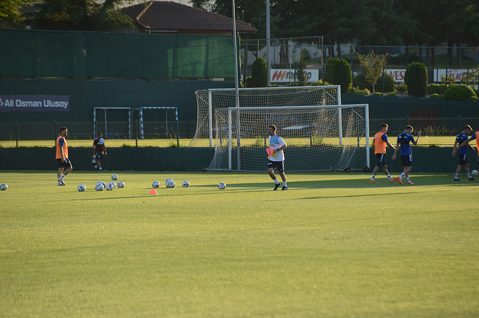 Yeni transfer sakatlandı, idmana çıkamadı