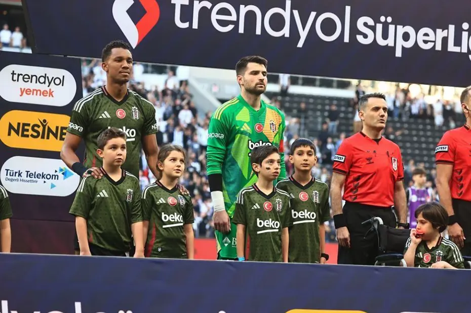 Sergen Yalçın 9 maçtır yüzüne bile bakmıyordu: Jurasek, Svensson derken bir veda daha - 4