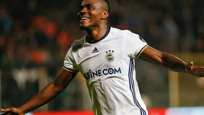 Emenike'den peş peşe Aziz Yıldırım paylaşımları