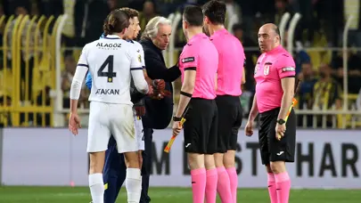 Fenerbahçe yöneticileri tepki gösterdi; Atilla Karaoğlan bir süre soyunma odasına giremedi