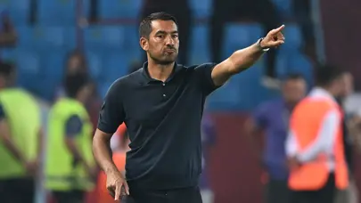 Van Bronckhorst'tan milli ara sonrası orta saha sürprizi