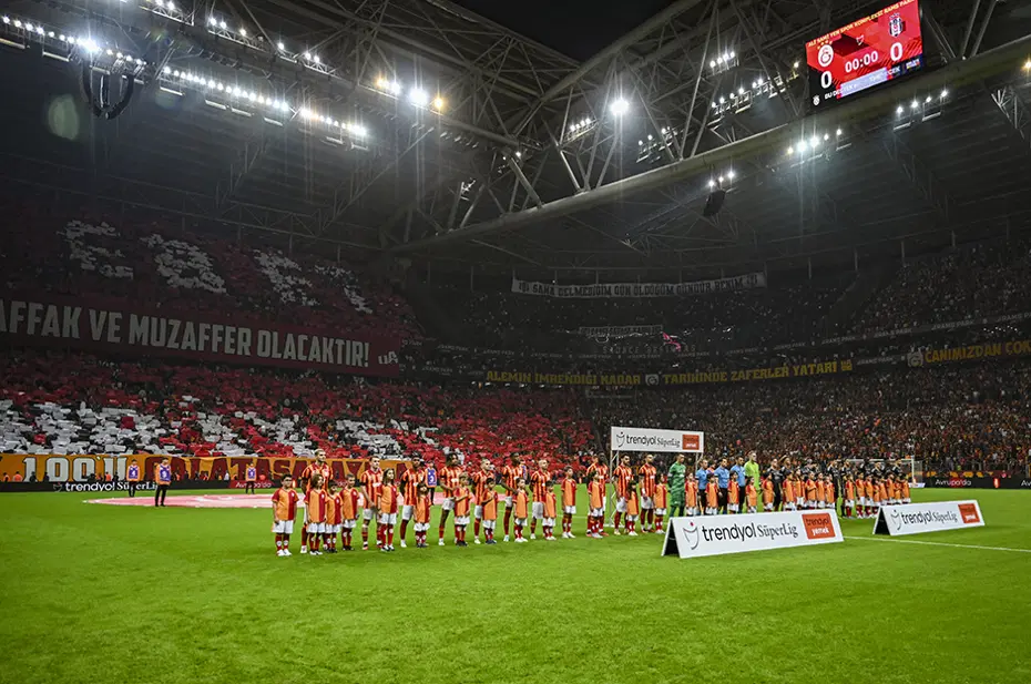 Galatasaray-Beşiktaş derbisinde Türkiye Cumhuriyeti’nin 100. yılına özel koreografi - 7