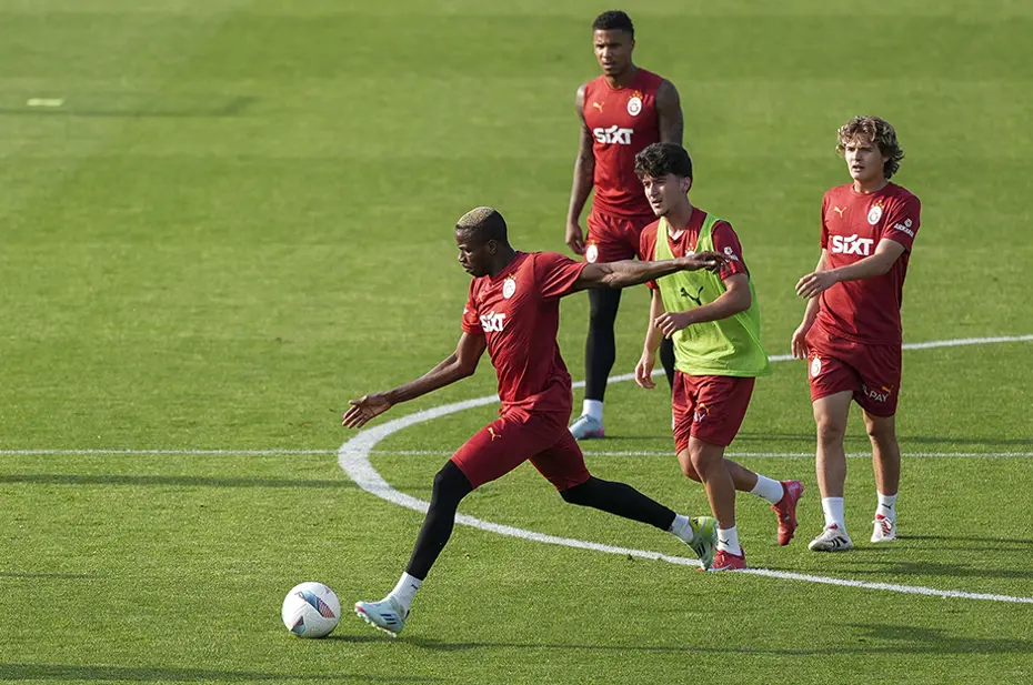 Galatasaray antrenmanında talihsiz an - 8