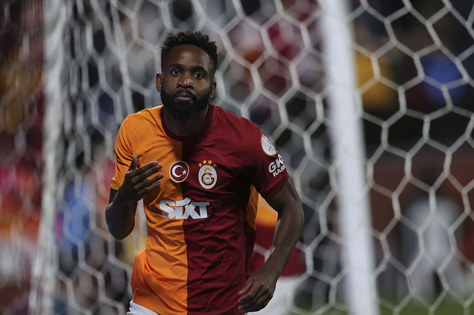 Bakambu'nun "küsmüyor" yorumuna yanıtı gündem oldu