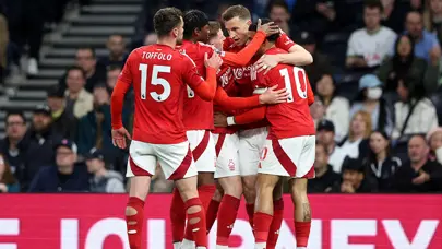 Tottenham'a bir darbe de Nottingham Forest'tan
