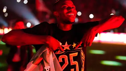 "Osimhen yılın müjdesini verdi: Kalmaya yakınım" | Sporun manşetleri