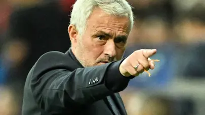 Mourinho'dan büyük sürpriz yolda: Slavia Prag maçını kulübeden izleyebilir