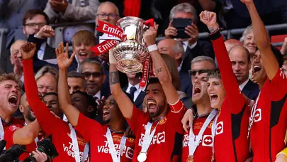 Manchester United, 13. kez F.A. Cup şampiyonu