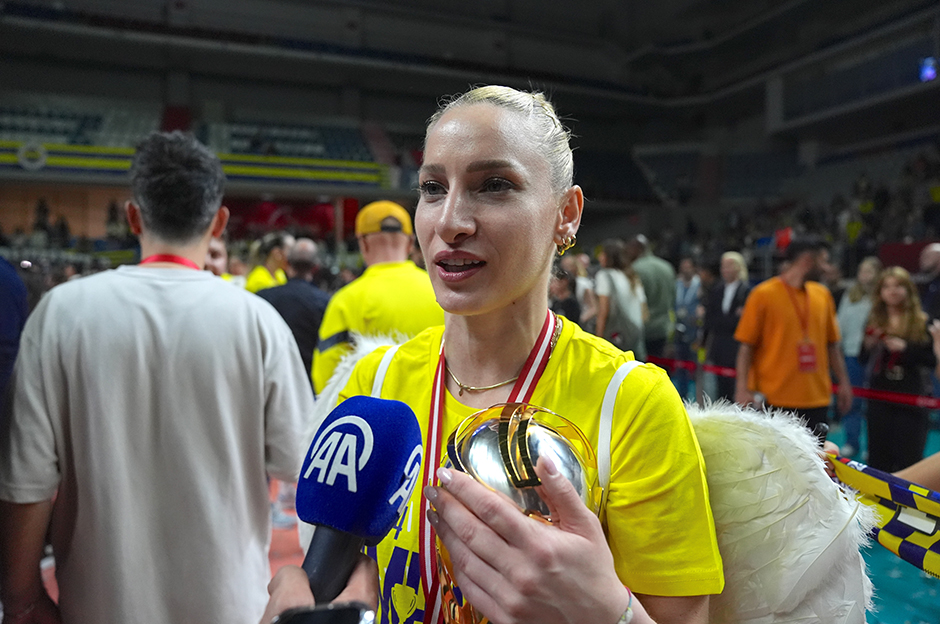 Gizem Örge: "2 kupaya da göz diktik"