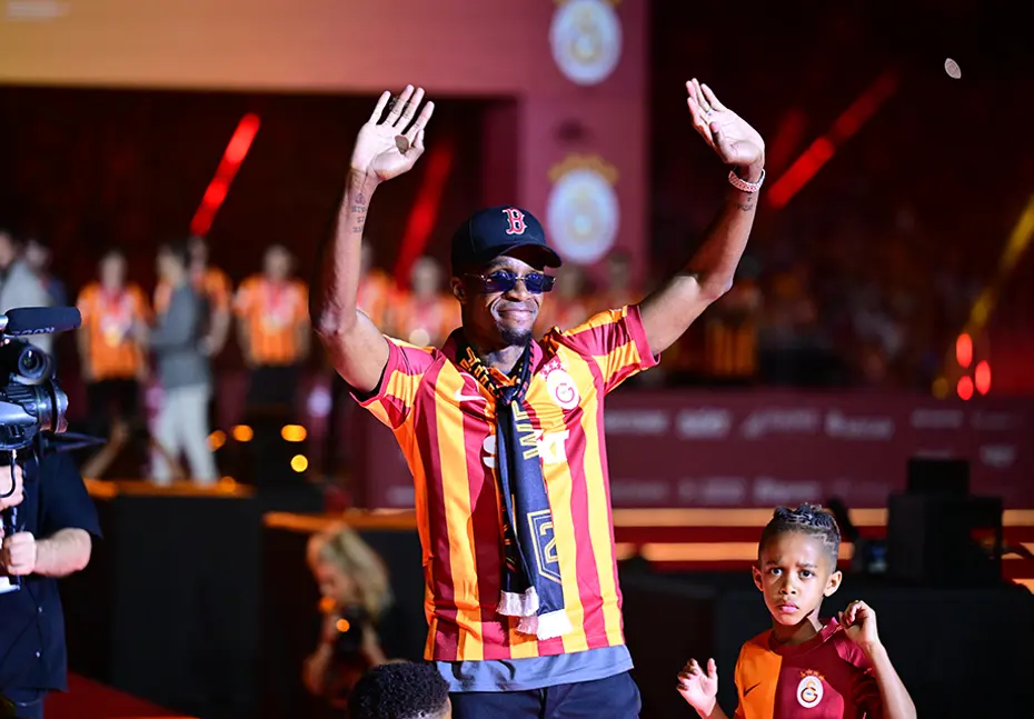 Görkemli kutlama: Şampiyon Galatasaray kupalarına kavuştu - 41 Görkemli kutlama: Şampiyon Galatasaray kupalarına kavuştu - 41