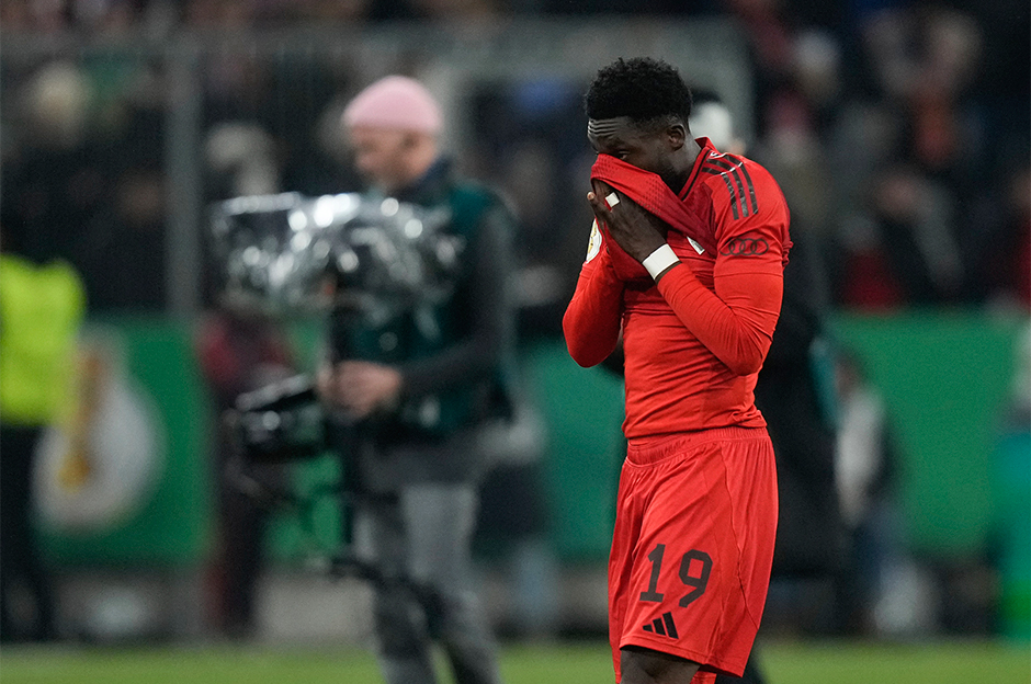 Bayern Münih'te çifte sakatlık: Yıldız futbolcu sezonu kapattı