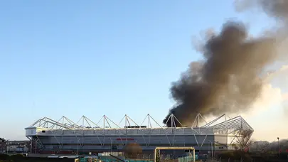 Depoda çıkan yangın maçı erteletti