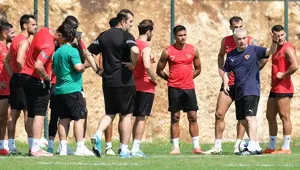 Hatayspor antrenmanında Rıza Çalımbay farkı Hatayspor antrenmanında Rıza Çalımbay farkı