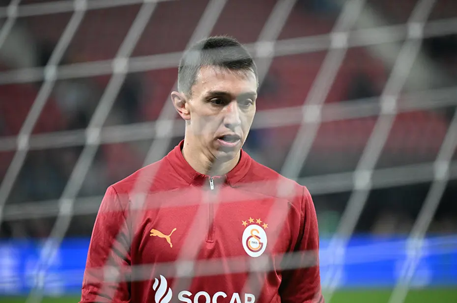 Muslera soruya kızdı, canlı yayını terk etti: AZ Alkmaar maçı sonrası şok tepki - 2 Muslera soruya kızdı, canlı yayını terk etti: AZ Alkmaar maçı sonrası şok tepki - 2