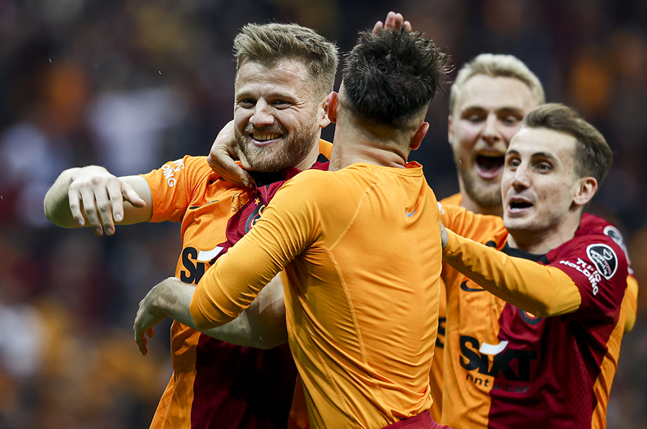 Okan Buruk'tan orta saha için sürpriz hamle