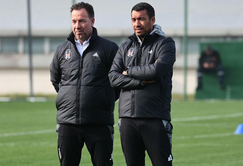 Beşiktaşlı futbolculardan Giovanni van Bronckhorst isyanı