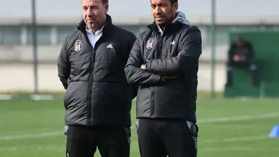 Beşiktaşlı futbolculardan Giovanni van Bronckhorst isyanı