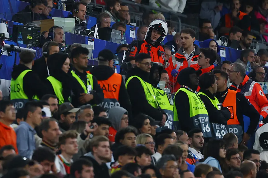 Portekiz-İspanya finalinde korkunç olay: Tüm müdahalelere rağmen hayatını kaybetti - 6 Portekiz-İspanya finalinde korkunç olay: Tüm müdahalelere rağmen hayatını kaybetti - 6