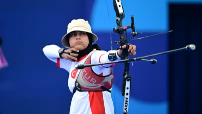 Paris 2024'e veda eden Elif Berra Gökkır: "Hedefim Los Angeles'ta İstiklal Marşı'nı okutmak" Paris 2024'e veda eden Elif Berra Gökkır: "Hedefim Los Angeles'ta İstiklal Marşı'nı okutmak"