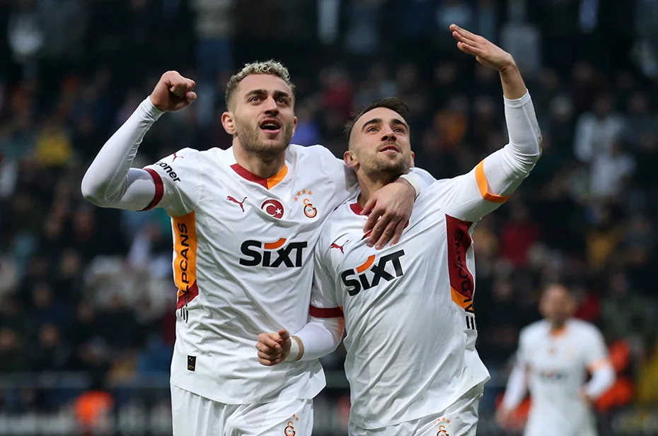 Galatasaray'da Yunus Akgün'ün kariyer sezonu - 1