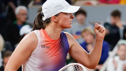 Wimbledon'da Swiatek ve Djokovic tur atladı