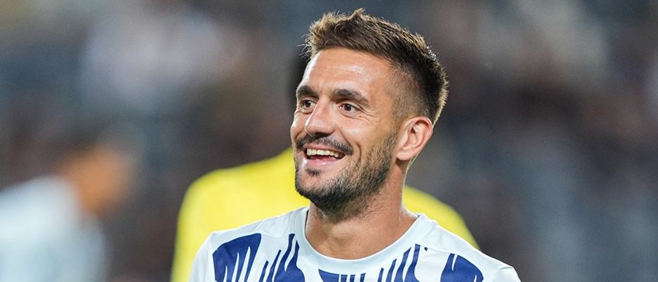 Dusan Tadic dünya devine imza atıyor