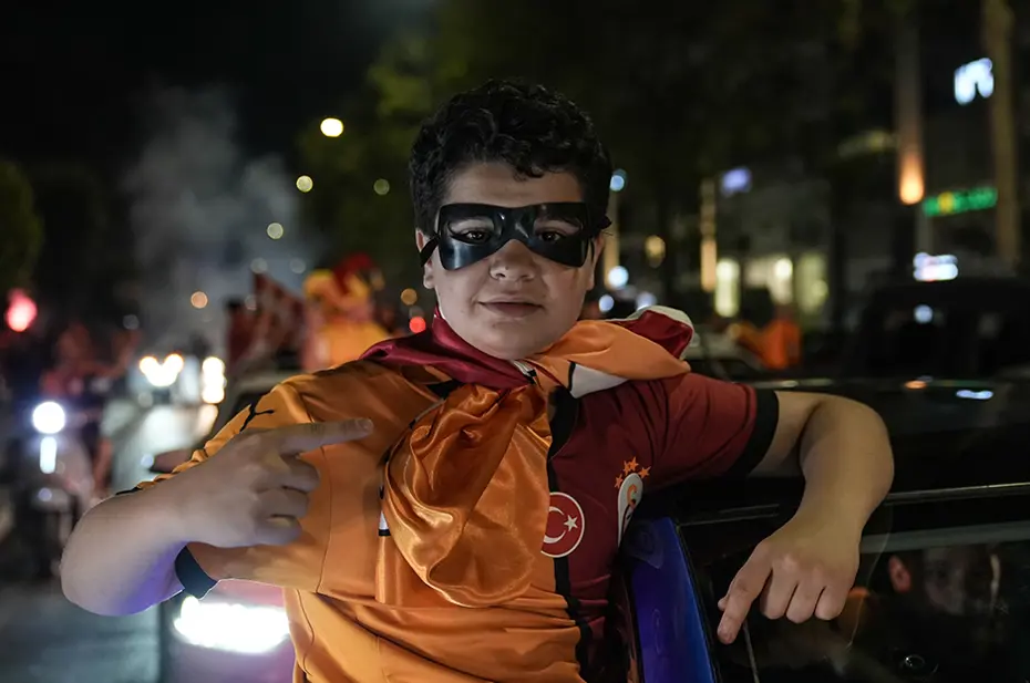 Galatasaraylı taraftarların şampiyonluk ve 5. yıldız kutlamalarından unutulmaz fotoğraflar - 5 Galatasaraylı taraftarların şampiyonluk ve 5. yıldız kutlamalarından unutulmaz fotoğraflar - 5