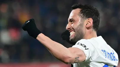 Hakan Çalhanoğlu'nun 2 gol attığı maçı Inter rahat kazandı