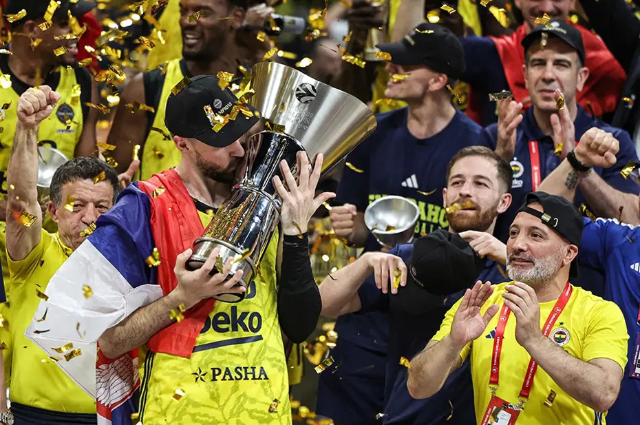 Fenerbahçe Beko'nun tarihi zaferi sonrası gece yarısı Mourinho'dan tek cümlelik paylaşım - 3