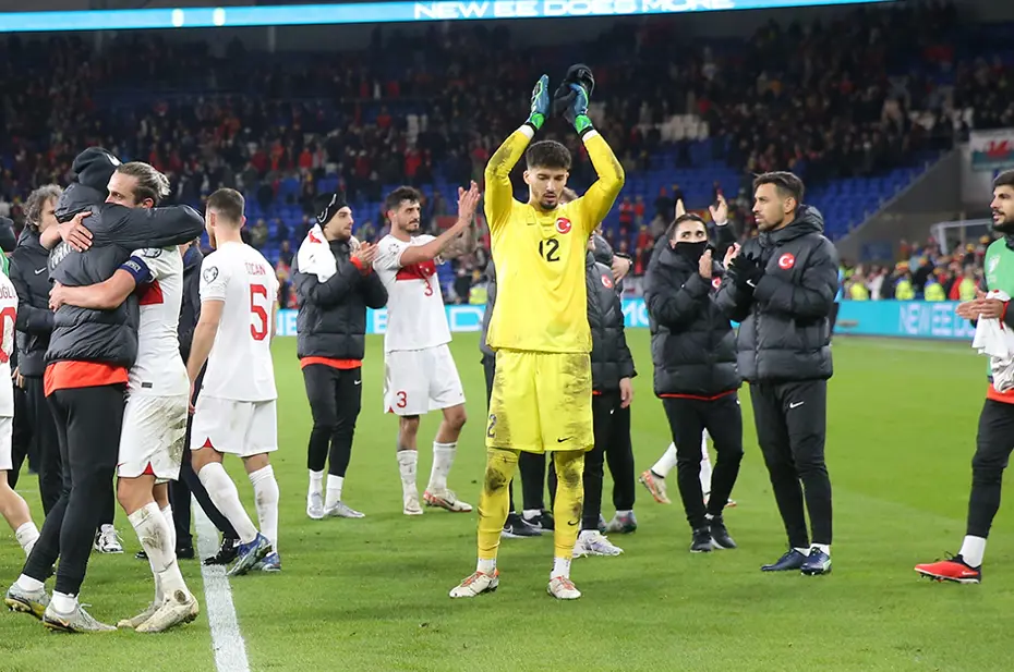 İngiltere'de gündem Altay Bayındır - 3 İngiltere'de gündem Altay Bayındır - 3