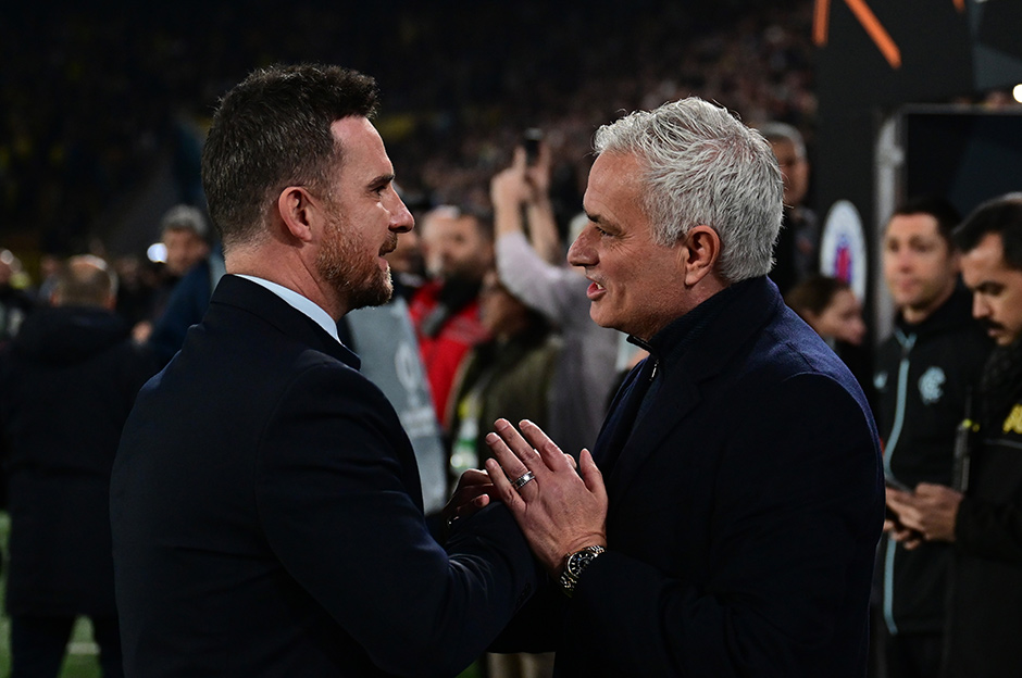 Fenerbahçe'nin Rangers hüsranı Ada basınında: "Ferguson, Mourinho'yu alt etti"