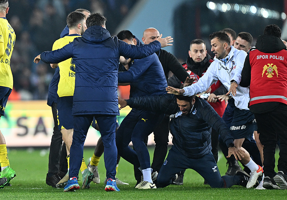 Egemen Korkmaz'dan olaylı Trabzonspor-Fenerbahçe maçı ile ilgili açıklama: "Tepkisiz kalamazdım"